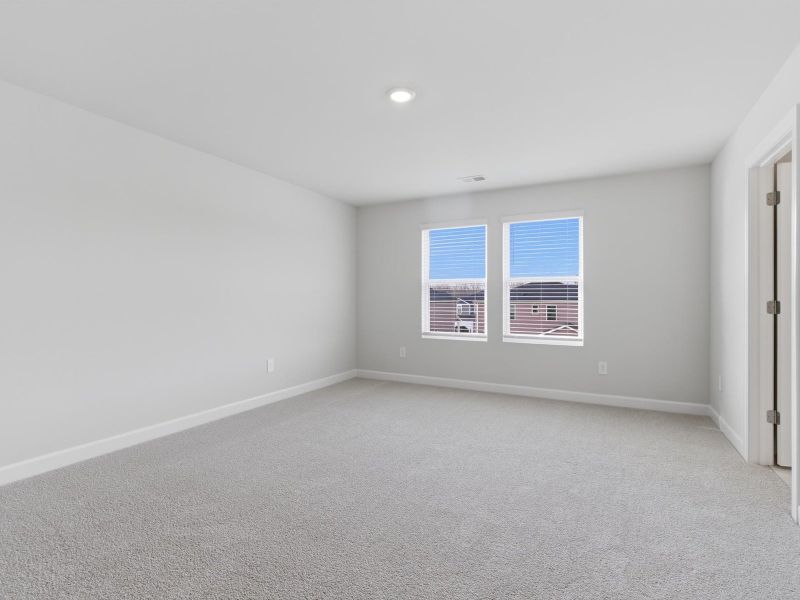 Spacious, unfurnished interior of a new home in Wexford Park, Fountain Inn (Image 14).