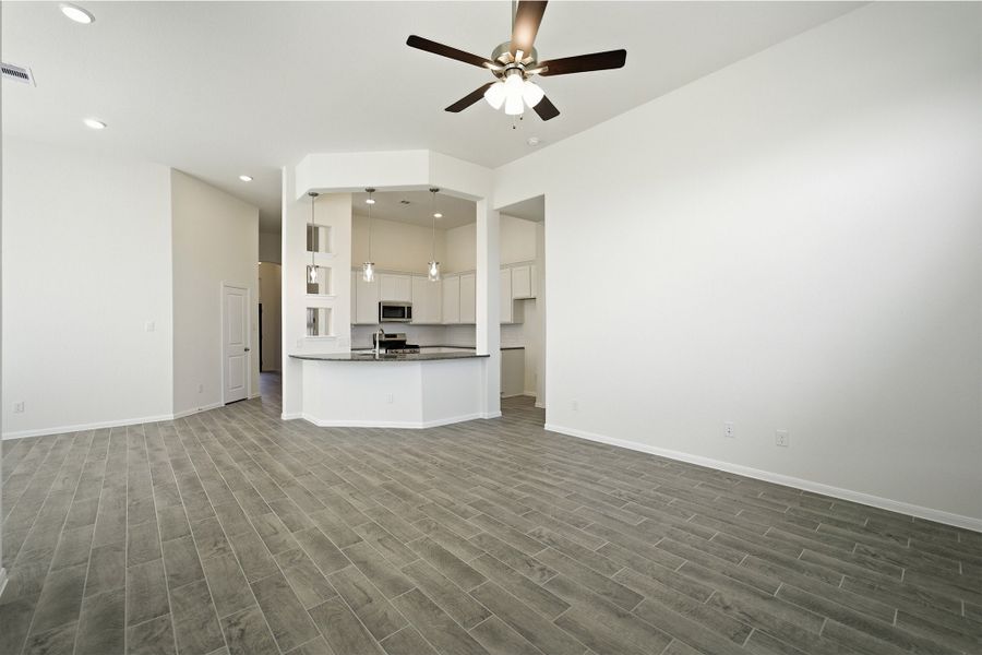 Spacious, unfurnished interior of a new home in Canterra Creek, Rosharon (Image 21). Spacious, unfurnished interior of a new home in Canterra Creek, Rosharon (Image 21).