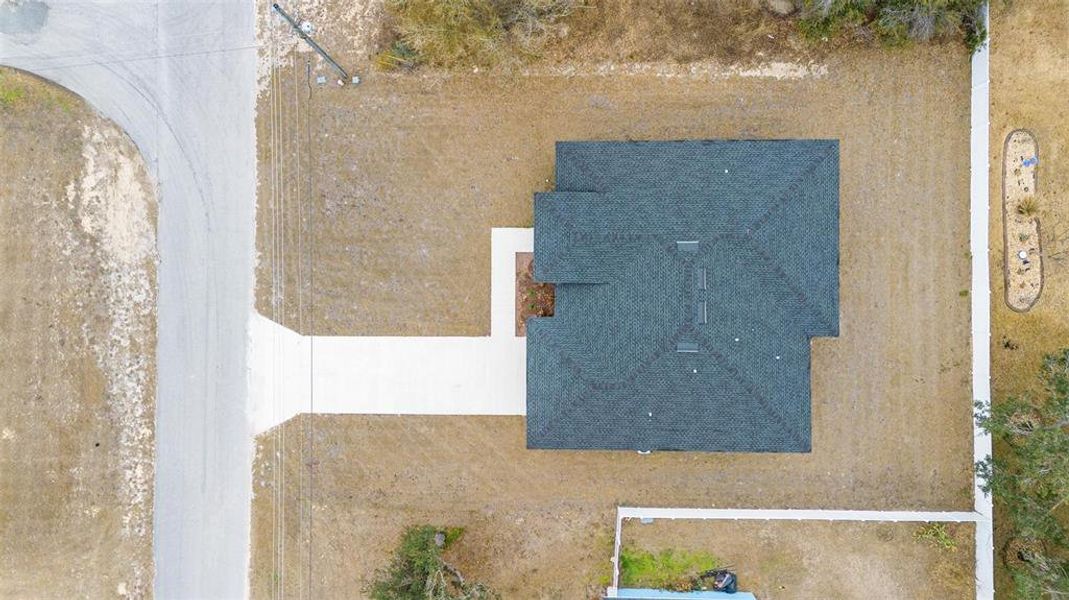 Exterior details and patio area of a home in , Ocala (Image 3).