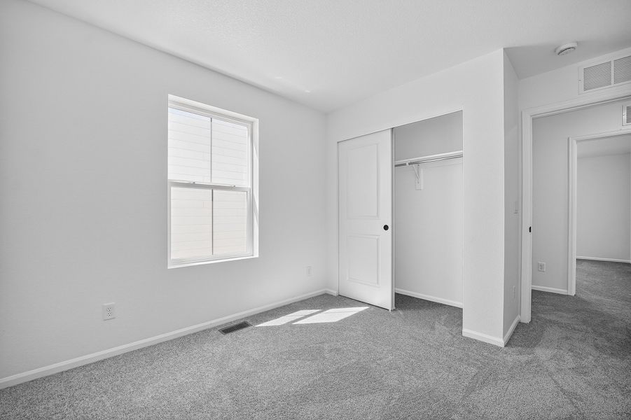 Spacious, unfurnished interior of a new home in Lake Bluff, Greeley (Image 21).
