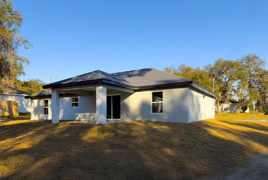 Exterior details and patio area of a home in , Ocala (Image 3).