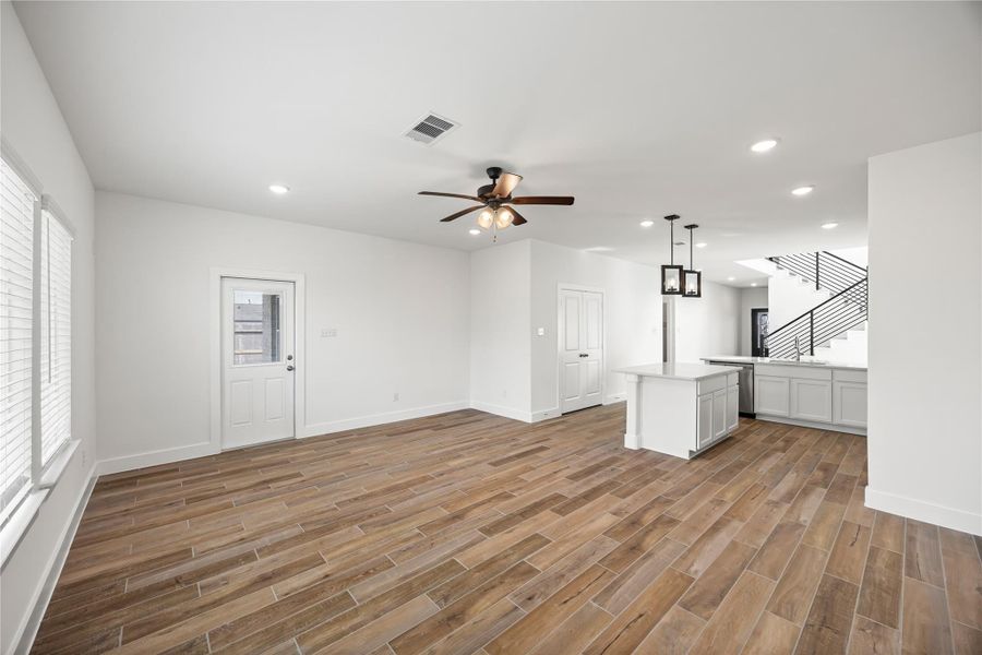 Spacious, unfurnished interior of a new home in River Ranch Meadows, Dayton (Image 17).
