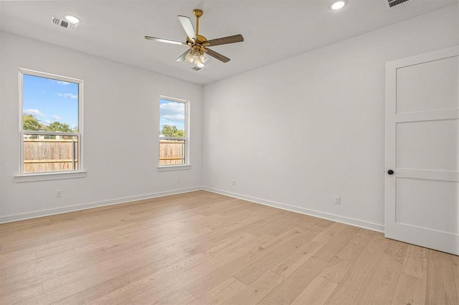 Spacious, unfurnished interior of a new home in , Aledo (Image 32).