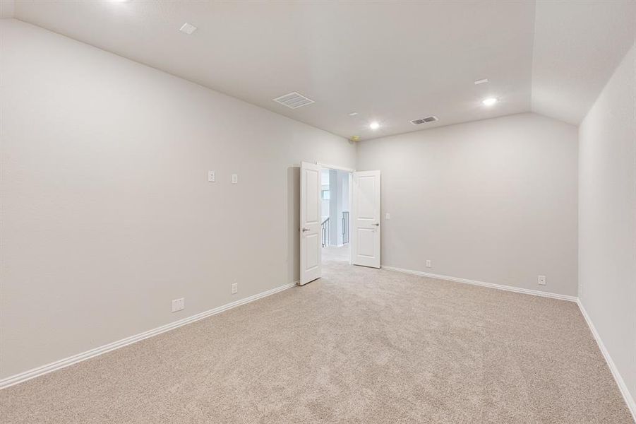 Spacious, unfurnished interior of a new home in Hayes Crossing, Midlothian (Image 30).
