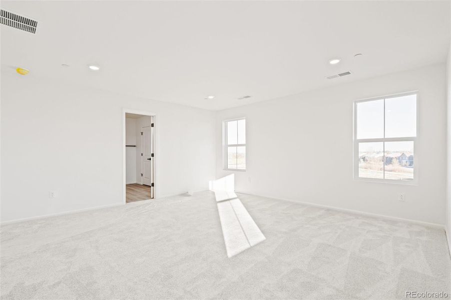 Spacious, unfurnished interior of a new home in The Nest Classic at Canyon Creek, Erie (Image 33).