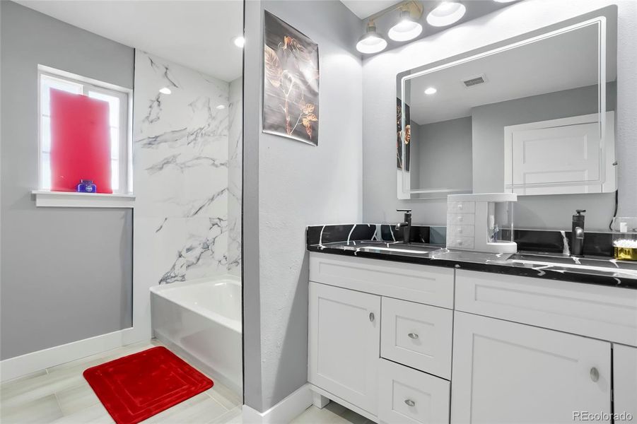 2nd bathroom in the 2nd suite