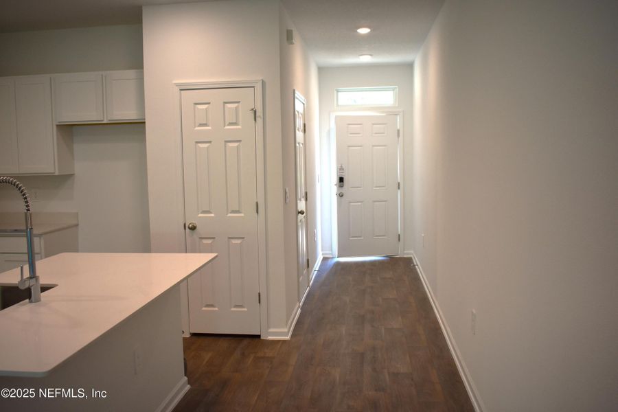 Furnished interior view inside a new home in Old Kings Trail, Jacksonville (Image 10).