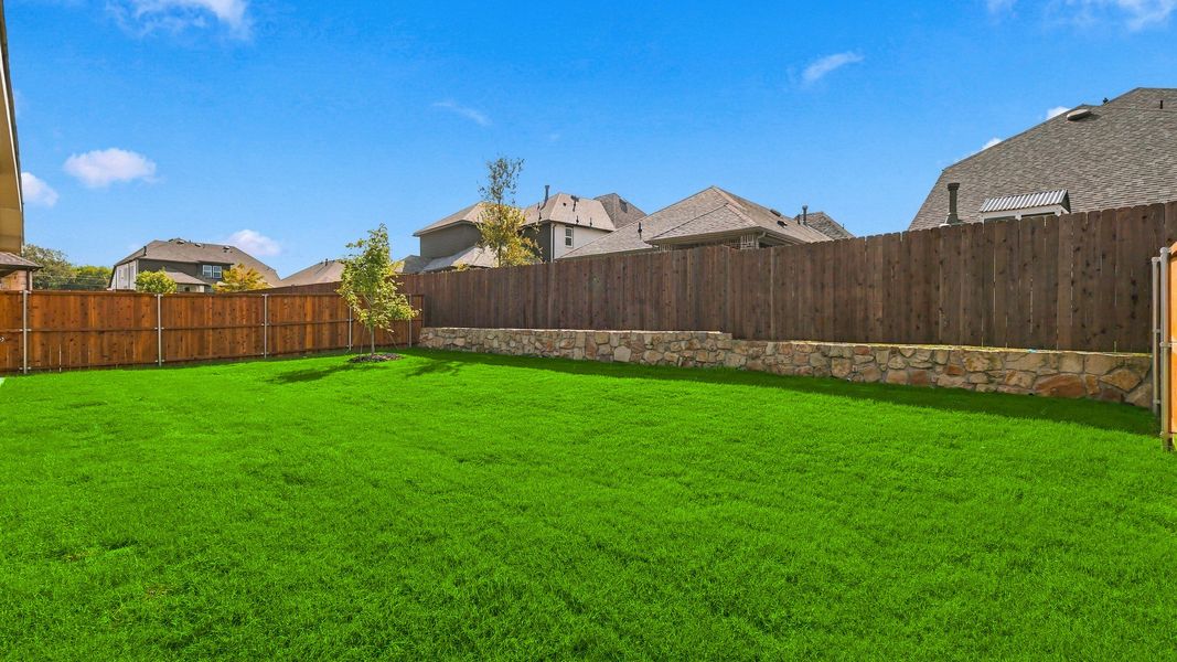 Exterior details and patio area of a home in Thompson Farms, Van Alstyne (Image 22).