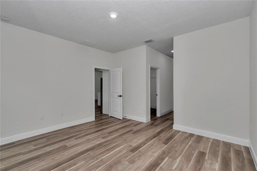Spacious, unfurnished interior of a new home in , Dunnellon (Image 30).