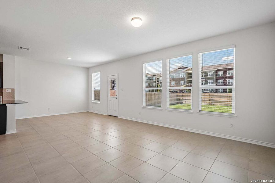 Spacious, unfurnished interior of a new home in Medina Crossing, Von Ormy (Image 28).