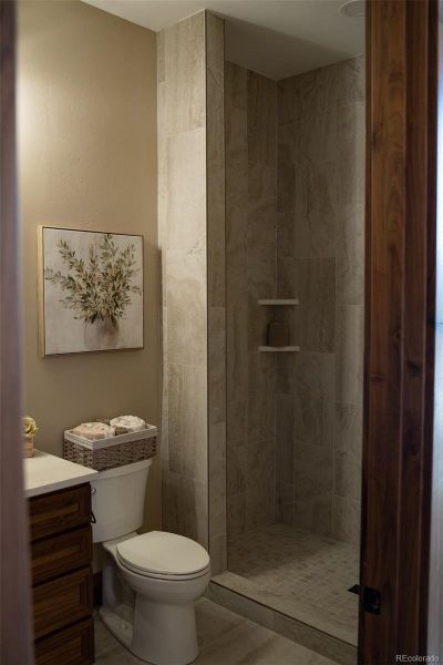 Furnished interior view inside a new home in , Glenwood Springs (Image 11).