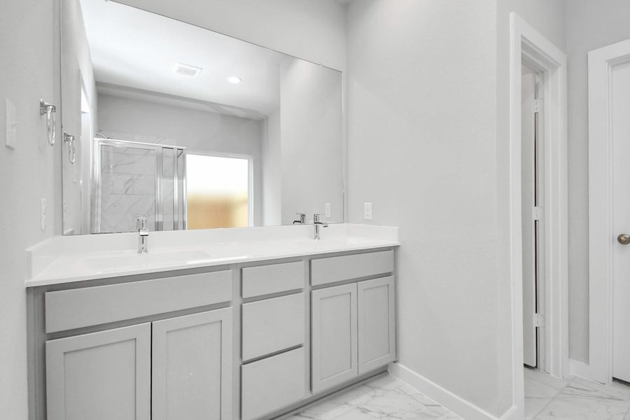 Sample photo of completed home with similar floor plan. Actual colors and selections may vary. Sample photo of completed home with similar floor plan. Actual colors and selections may vary.