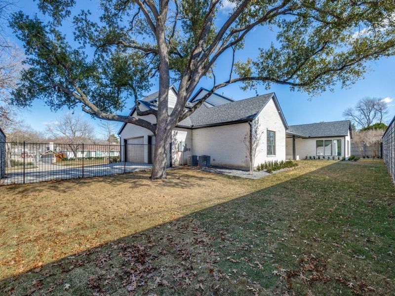 Exterior details and patio area of a home in , Dallas (Image 25).