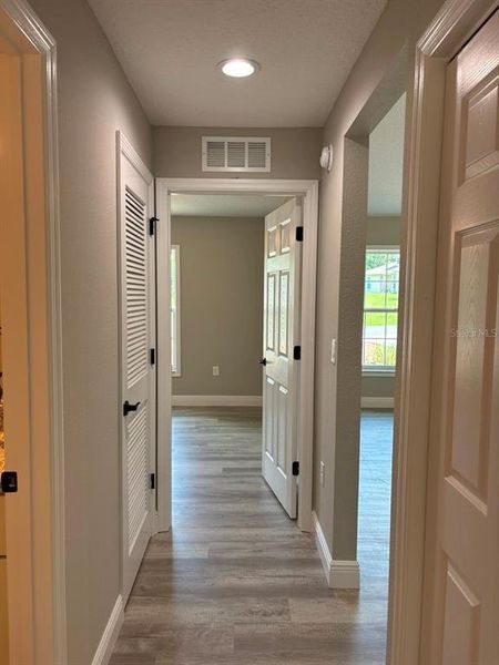 Spacious, unfurnished interior of a new home in , Dunnellon (Image 23).