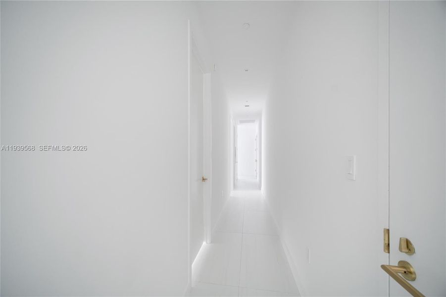 Spacious, unfurnished interior of a new home in Mr. C Residences, Miami (Image 28).