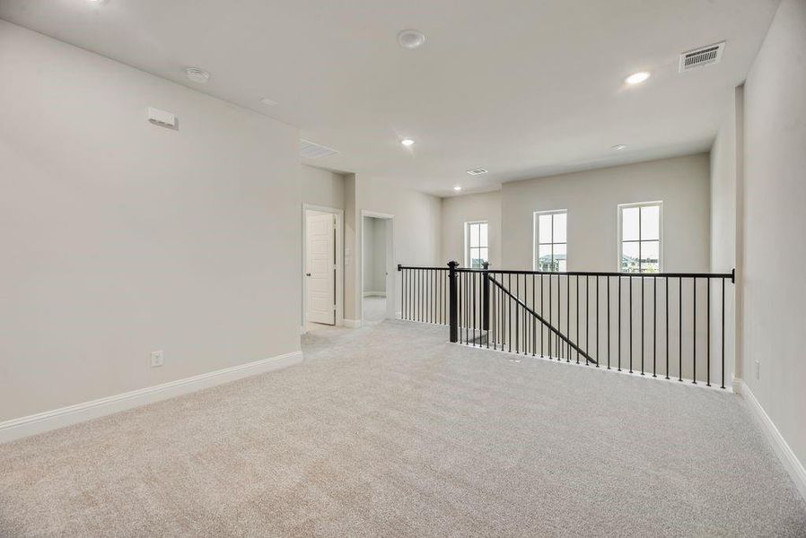 Spacious, unfurnished interior of a new home in Bayside, Rowlett (Image 26).