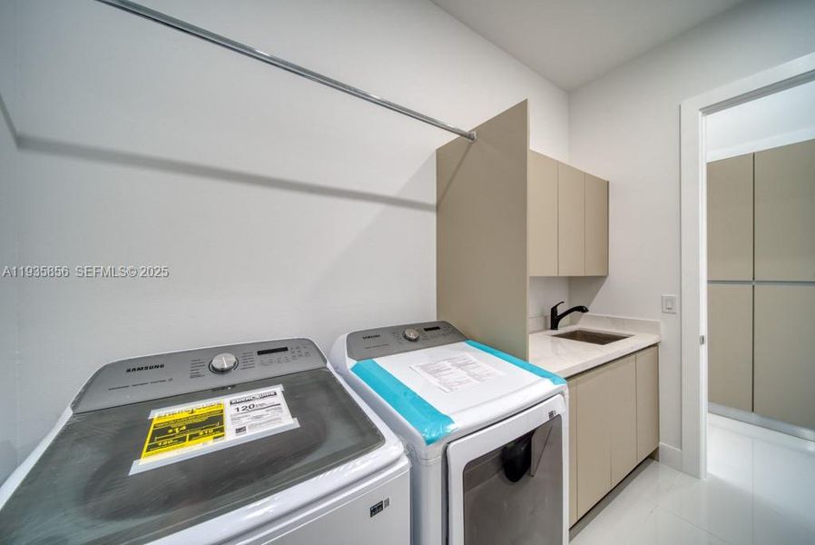 Close-up of interior finishes inside a home in , Cape Coral (Image 23).
