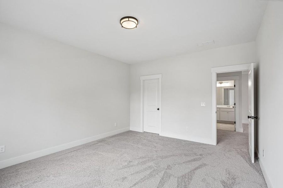 Spacious, unfurnished interior of a new home in Arden on Lanier, Cumming (Image 24).