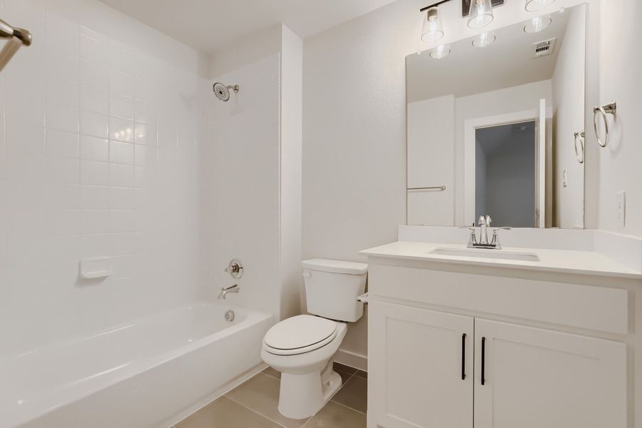 4315 Blackberry - Full Bathroom 4315 Blackberry - Full Bathroom