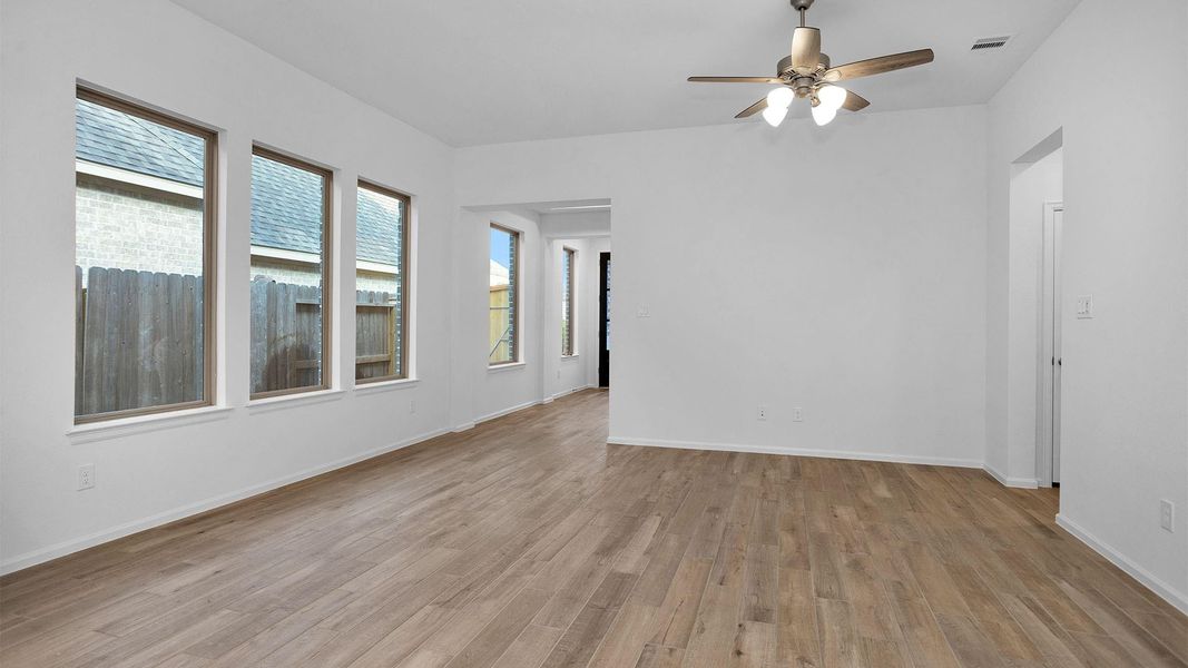 Spacious, unfurnished interior of a new home in Candela 40', Richmond (Image 9).