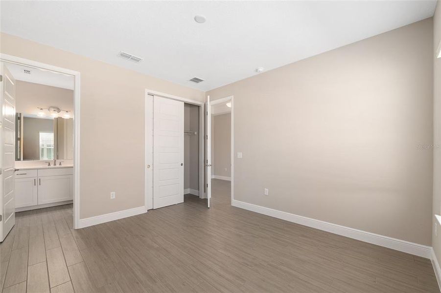 Spacious, unfurnished interior of a new home in , Ocala (Image 46).