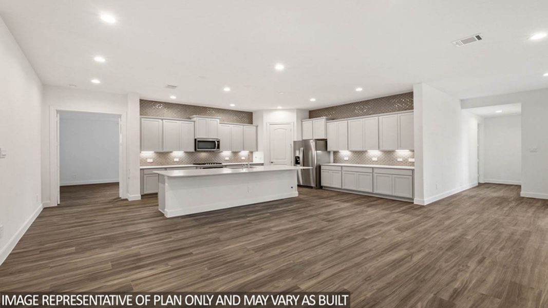 Furnished interior view inside a new home in Silverthorne, Conroe (Image 9).
