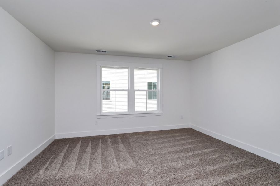 Spacious, unfurnished interior of a new home in Arcadia, Myrtle Beach (Image 43).