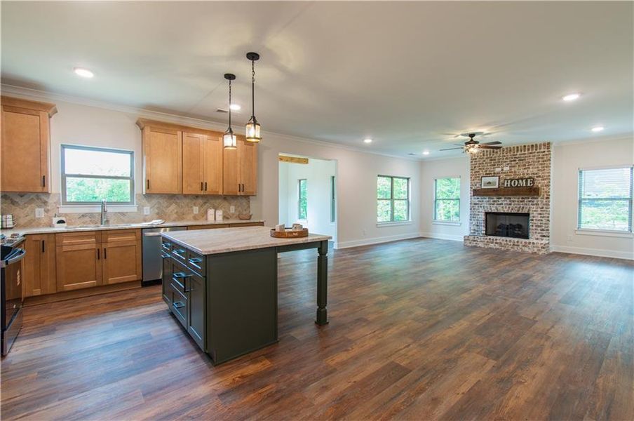Furnished interior view inside a new home in , Jasper (Image 10).