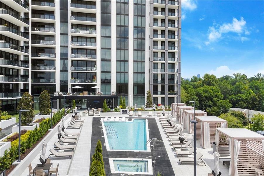 Condo located in Atlanta, GA showcasing its design and architecture (Image 35).