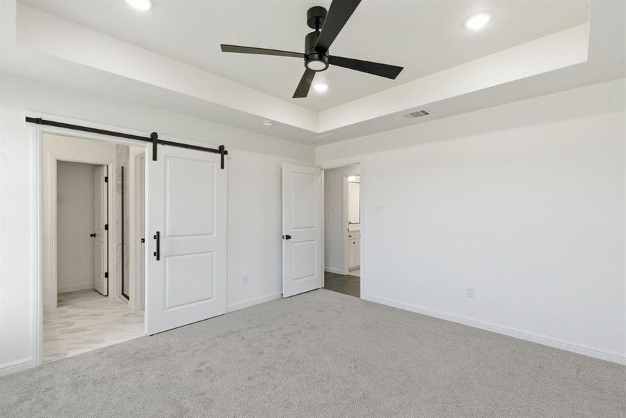 Spacious, unfurnished interior of a new home in , Lipan (Image 15).