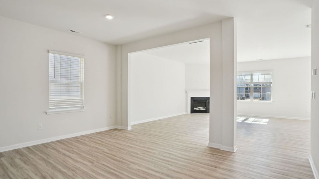 Spacious, unfurnished interior of a new home in Granite Falls, Lancaster (Image 12).