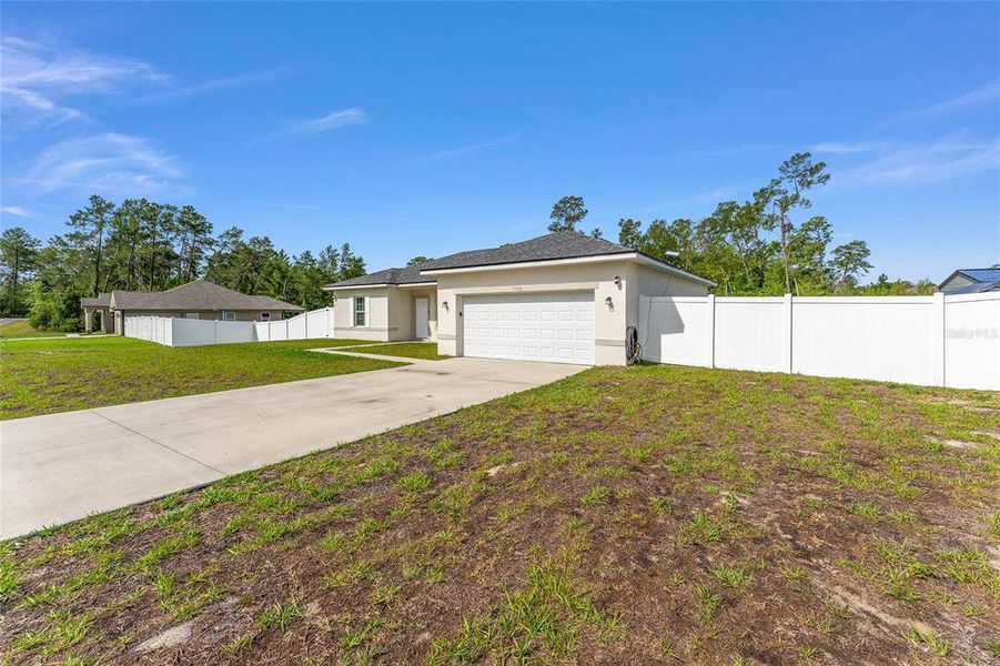 Exterior details and patio area of a home in , Ocala (Image 28).