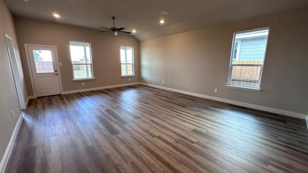 Spacious, unfurnished interior of a new home in Rock Creek West, Fort Worth (Image 10). Spacious, unfurnished interior of a new home in Rock Creek West, Fort Worth (Image 10).