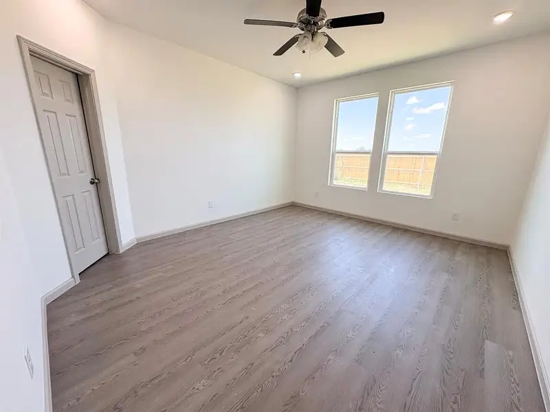 Spacious, unfurnished interior of a new home in The Seasons, Mabank (Image 10). Spacious, unfurnished interior of a new home in The Seasons, Mabank (Image 10).