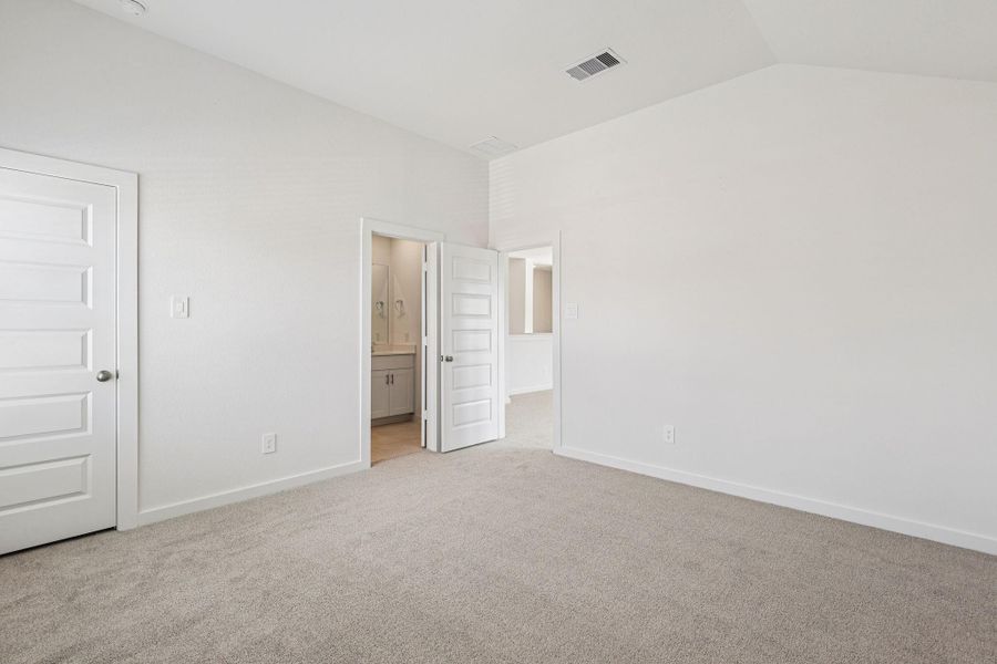 Spacious, unfurnished interior of a new home in Stewart's Ranch, Conroe (Image 26).