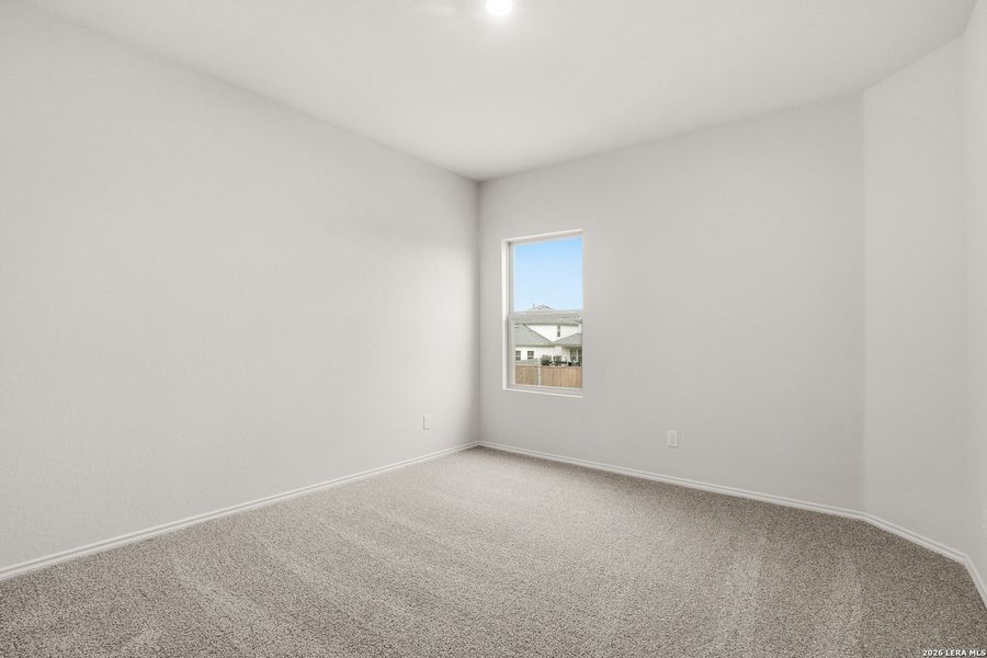 Spacious, unfurnished interior of a new home in Blue Ridge Ranch, San Antonio (Image 15).