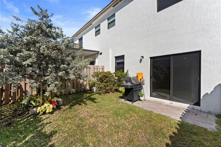Exterior details and patio area of a home in , Miami (Image 25).