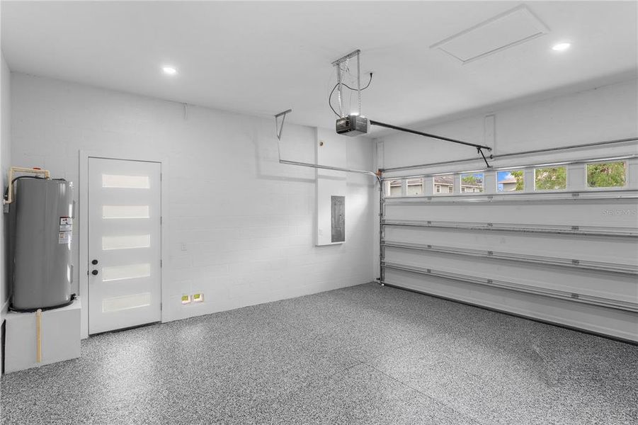 Spacious, unfurnished interior of a new home in , Tampa (Image 23).