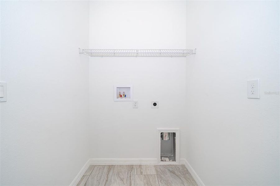 Furnished interior view inside a new home in , Kissimmee (Image 10).