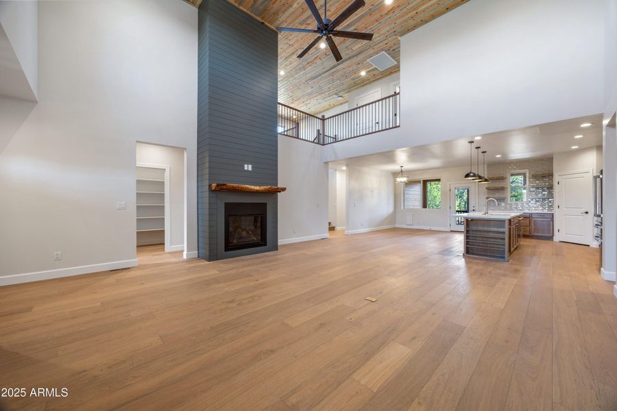 2268RoundaboutCir-HeberOvergaardAZ-8 2268RoundaboutCir-HeberOvergaardAZ-8