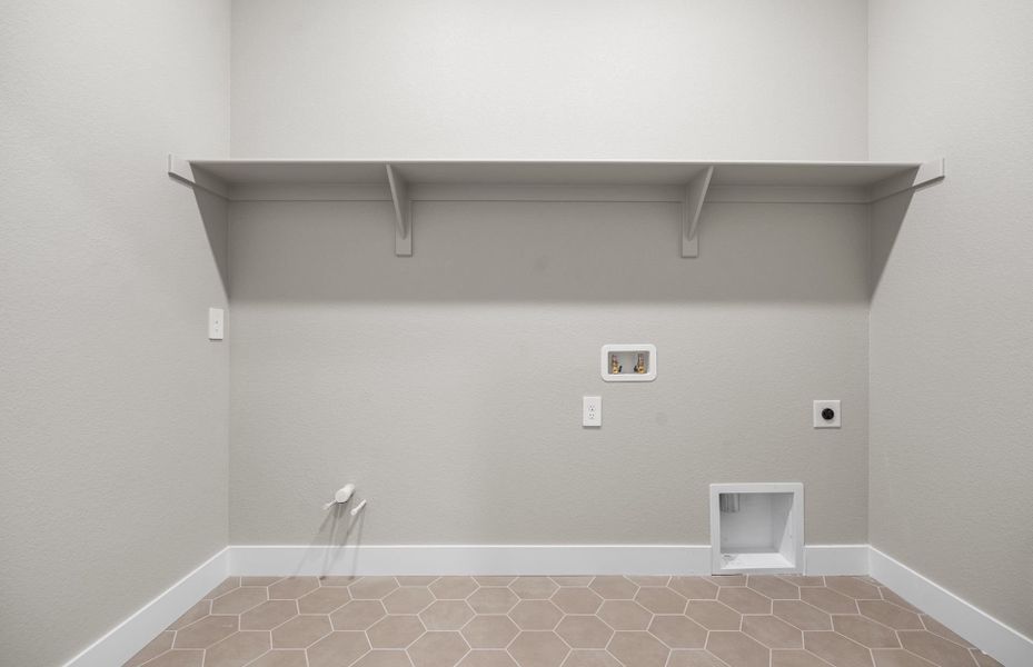 Spacious, unfurnished interior of a new home in Hilltop at Inspiration, Aurora (Image 22).