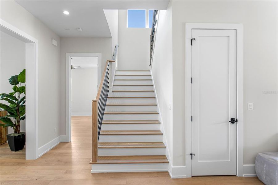 Spacious, unfurnished interior of a new home in , Tampa (Image 22).
