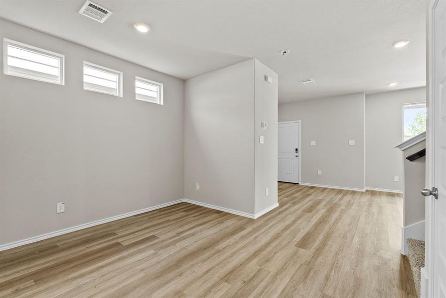Spacious, unfurnished interior of a new home in Orchard Village, Fort Worth (Image 15).