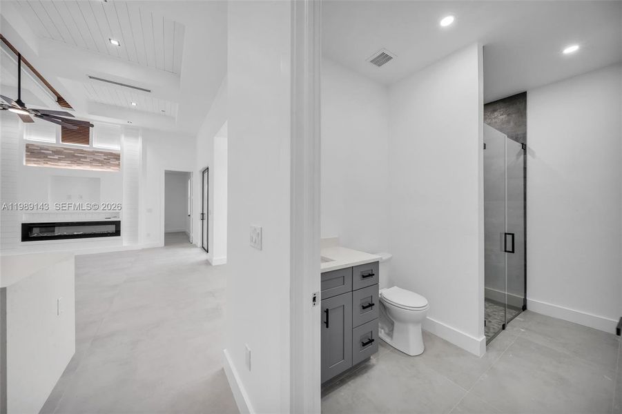 Furnished interior view inside a new home in , Cape Coral (Image 11).