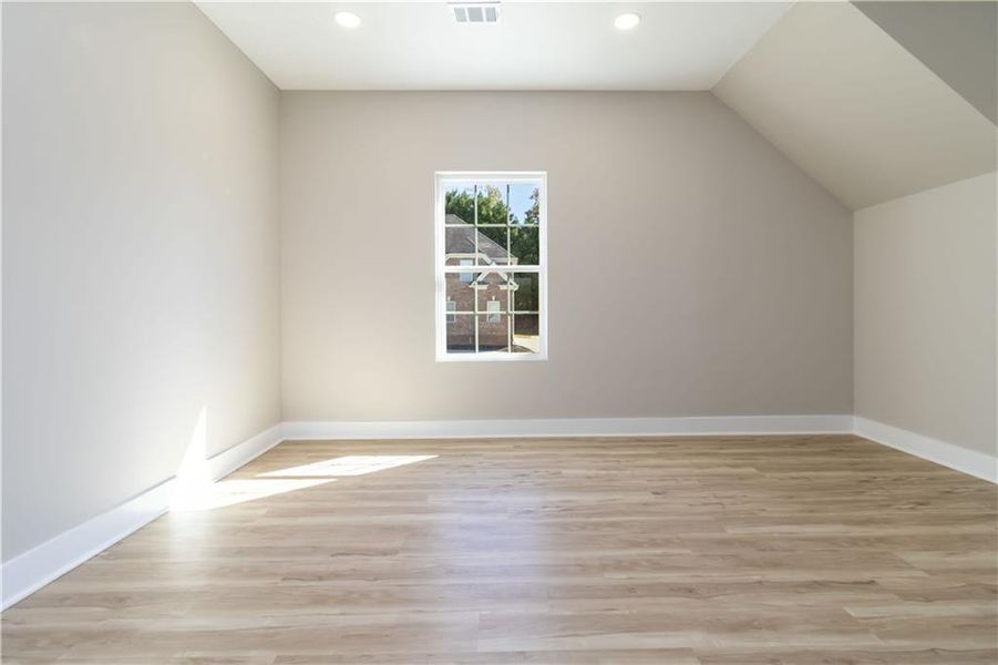 Spacious, unfurnished interior of a new home in , Atlanta (Image 27).