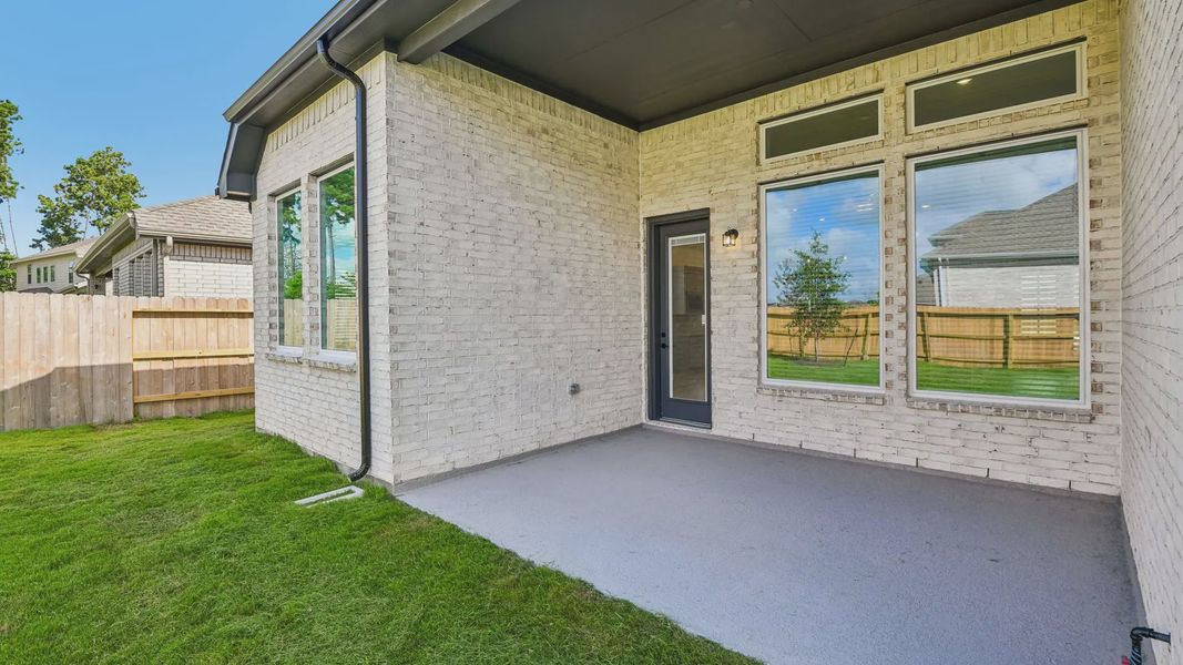 Exterior details and patio area of a home in Artavia, Conroe (Image 25).