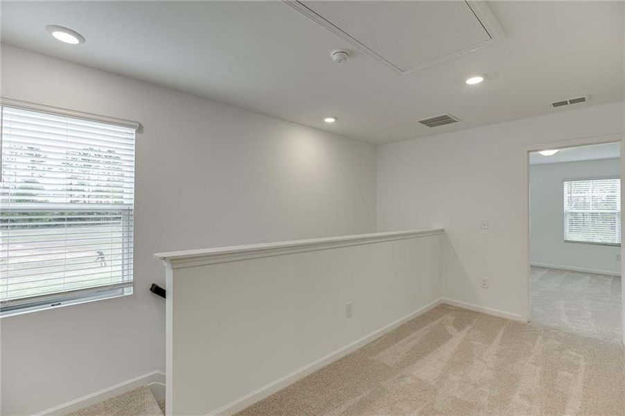 Spacious, unfurnished interior of a new home in Laurelwood, Douglasville (Image 9).