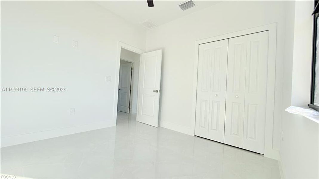 Spacious, unfurnished interior of a new home in , Fort Myers (Image 20).