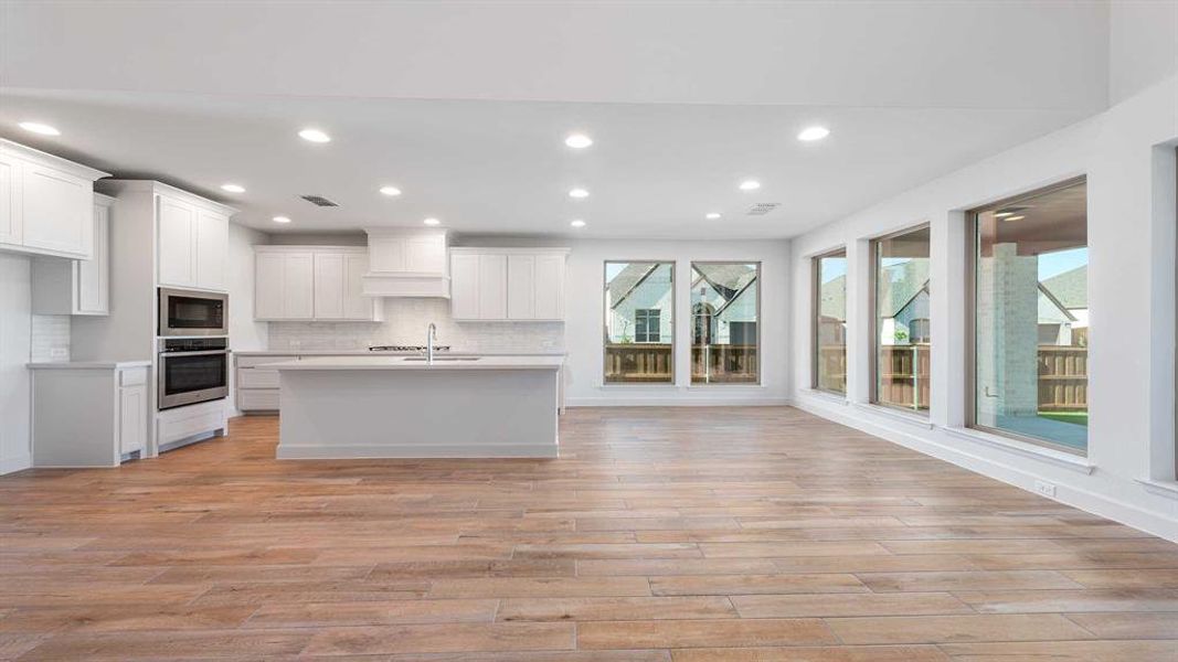 Spacious, unfurnished interior of a new home in Devonshire - Reserve 50', Forney (Image 18). Spacious, unfurnished interior of a new home in Devonshire - Reserve 50', Forney (Image 18).