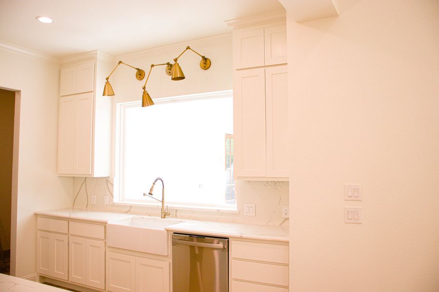 Representative furnished interior of a home built from the Hudson House by Trinity Classic Homes in Freeman Ranch, Weatherford (Image 17).